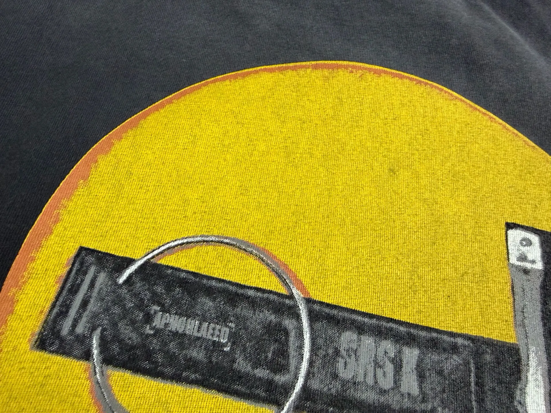 ❥8036#P140 Saint Mxxxxxx ✖️KLF New Old Smiley Face Made of double-yarn double-ply cotton batik fabric 290g, comfortable and breathable to wear. Stiff silhouette, full of street feel, loose fit. Craftsmanship: semi-water slurry printing + graffiti + spray coding, batik and wash. Size: (S-M-L-XL) Color: Washed black